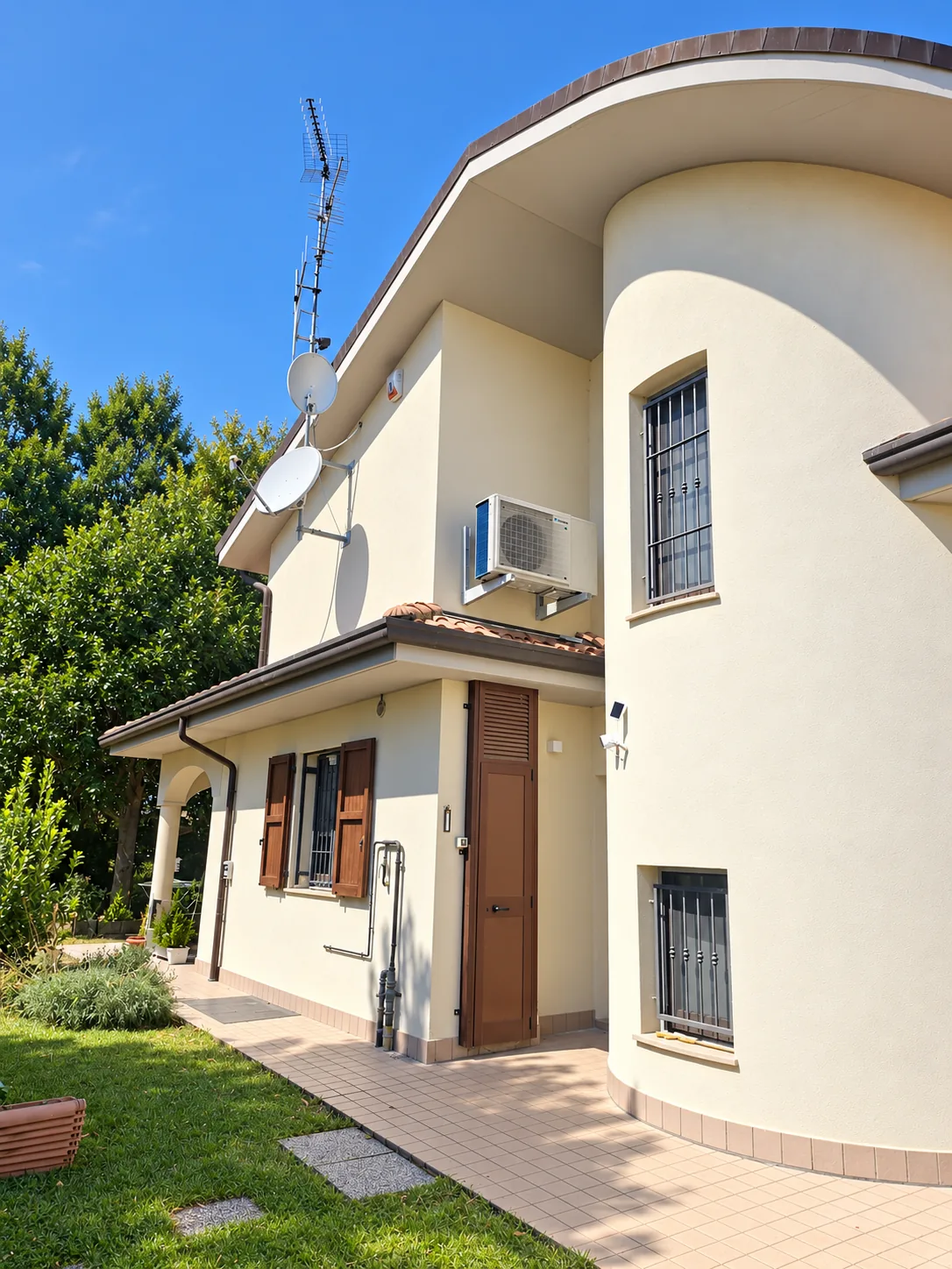 Sistema ibrido Daikin installato in villa